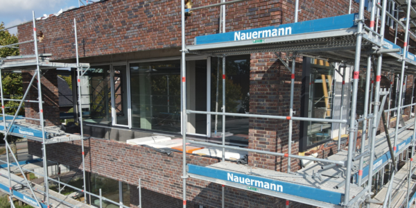 An unserem Neubau sind alle Fensterscheiben eingesetzt.