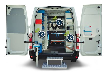 Check the tools in the vehicle before departure. Don't forget anything!