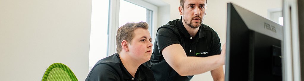 Verfügbarkeiten durch GPS-Ortung erhöhen Mitarbeiter von geoCapture arbeiten gemeinsam an Auswertungen