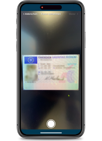 Ein Foto von einem Führerschein auf einem Bildschirm