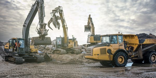 Baumaschinen auf der Baustelle orten